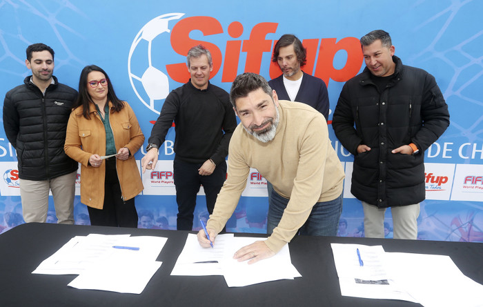 Sifup Gamadiel Garcia signing